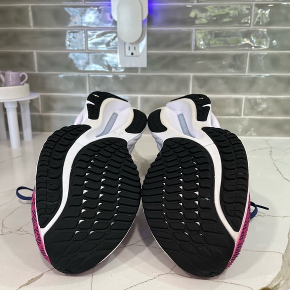 Mizuno Running Shoes. Women’s Size 8.5Color  FESTIVAL FUCHSIA - Picture 10 of 10